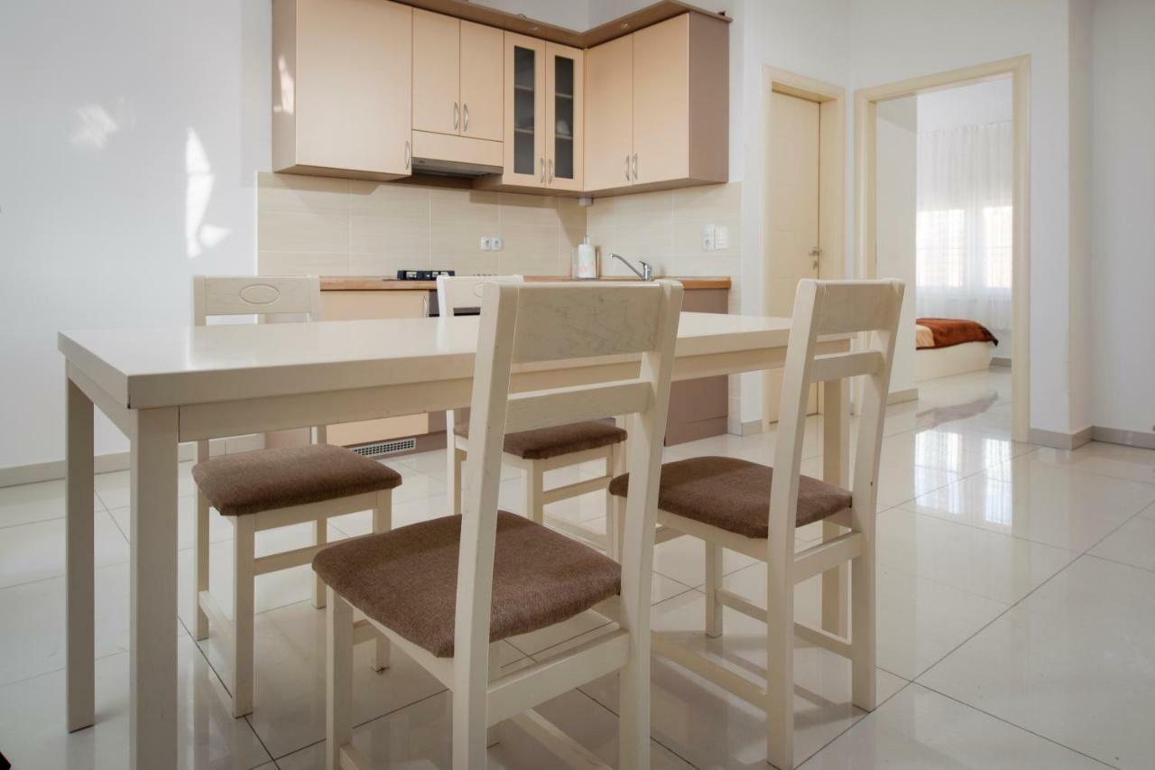 Panorama Lux Apartment Рогозниця Екстер'єр фото